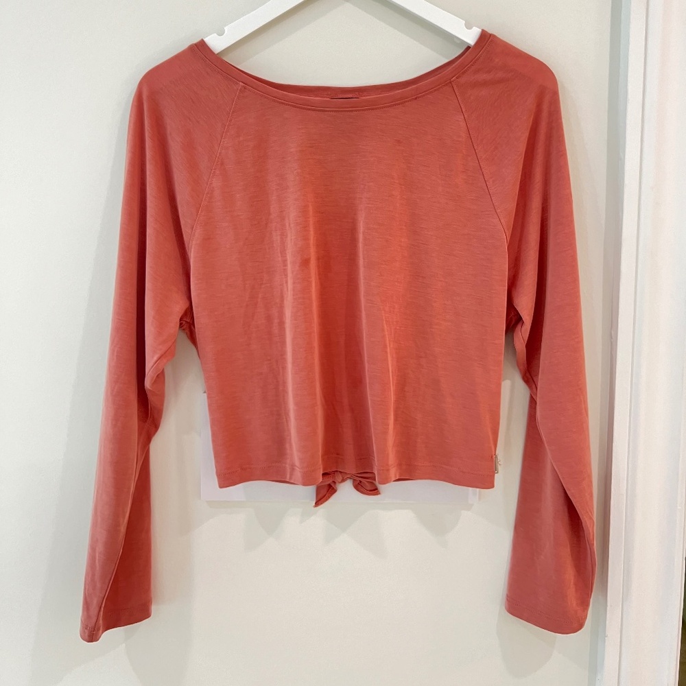 On point light burgundy gym top . Women’s size XS